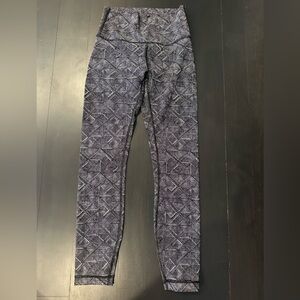 LULULEMON black and white leggings